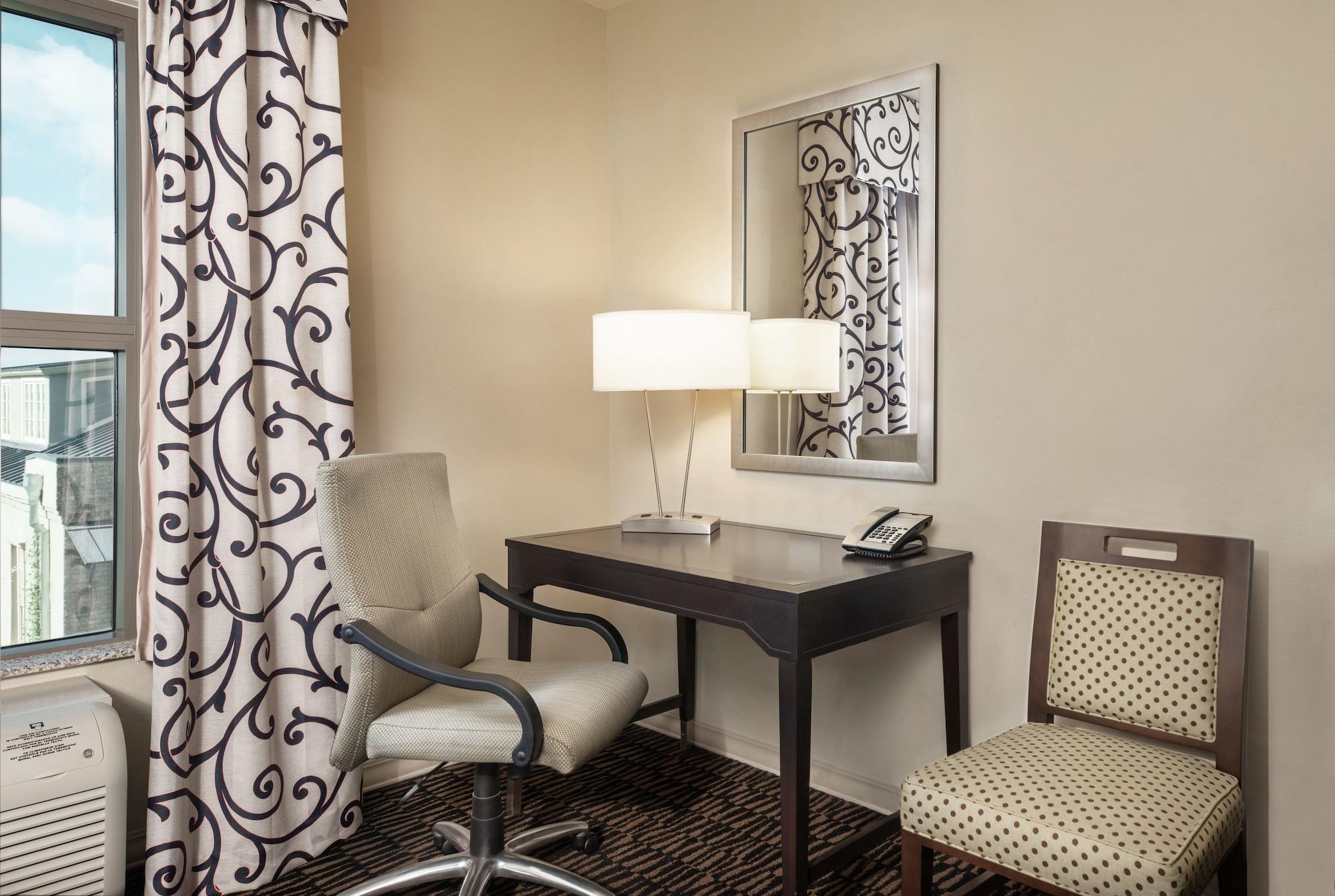 Hampton Inn & Suites Baton Rouge Downtown Экстерьер фото