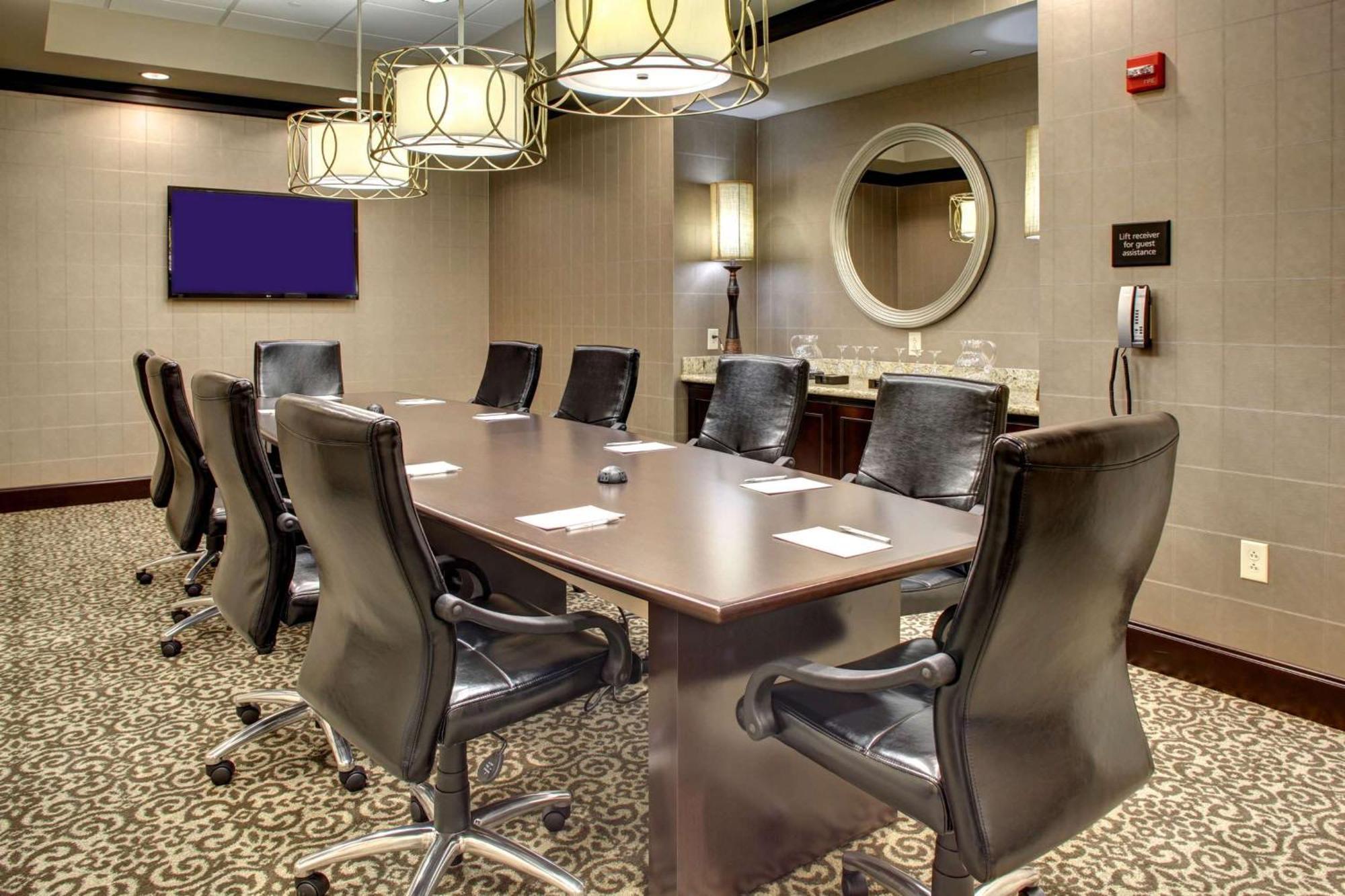 Hampton Inn & Suites Baton Rouge Downtown Экстерьер фото