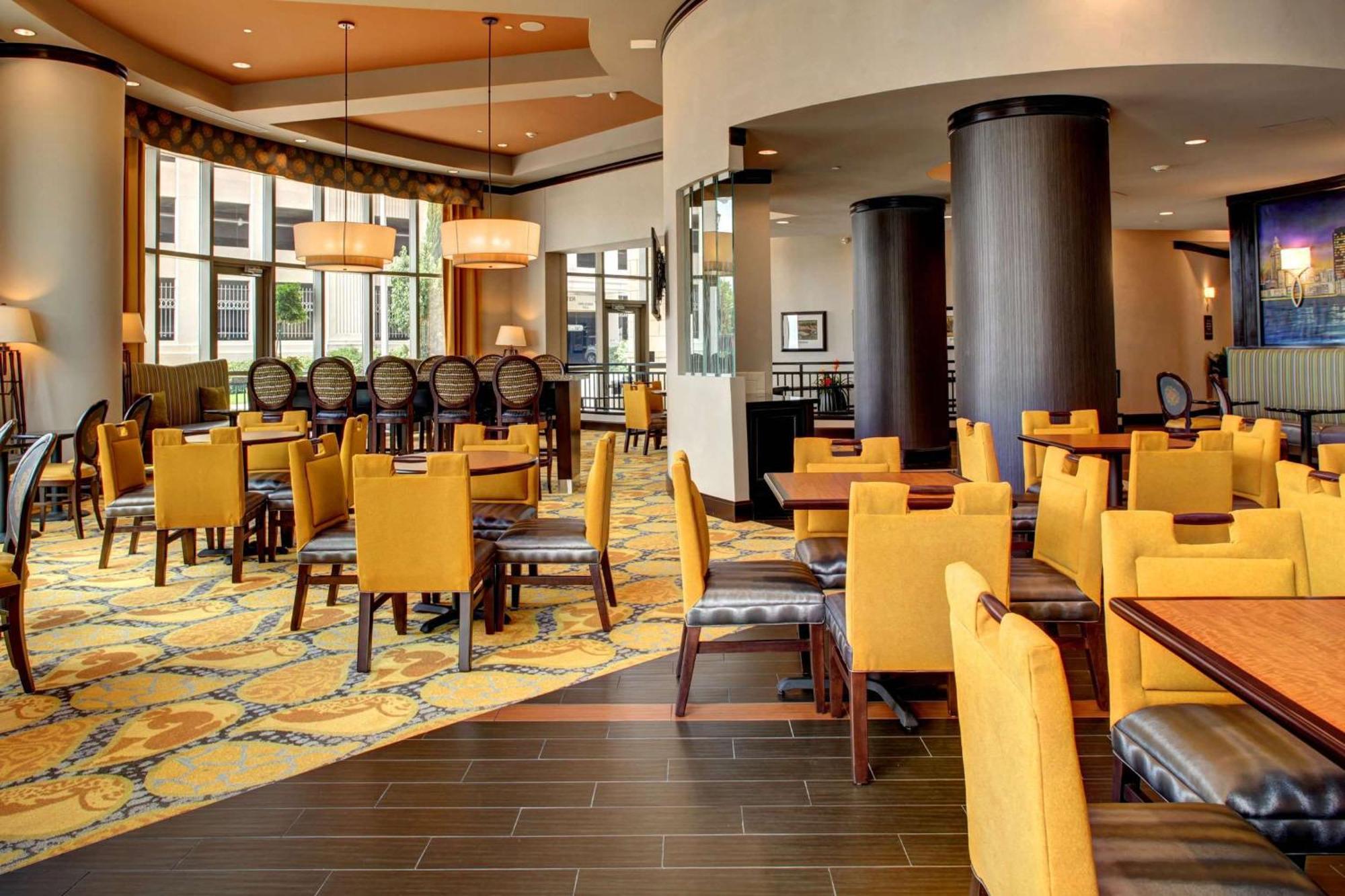 Hampton Inn & Suites Baton Rouge Downtown Экстерьер фото